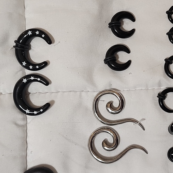 Ear Gauge Bundle - Picture 3 of 5